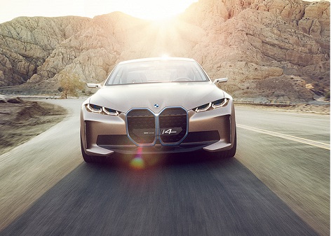 3月3日，宝马汽车在慕尼黑向全球发布首款纯电动四门轿跑 BMW i4 概念车，开创纯粹驾驶乐趣的新纪元。